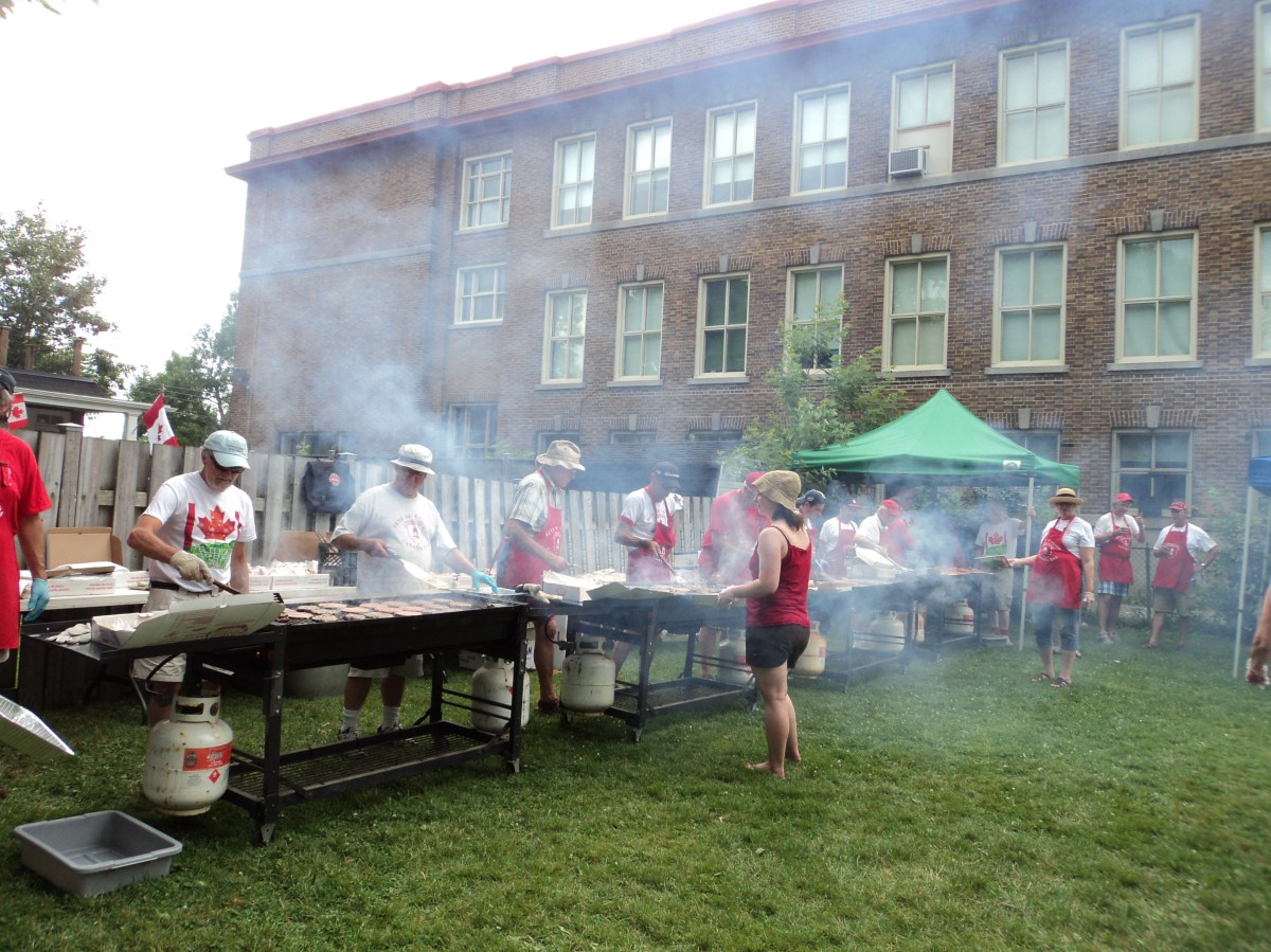 Grilling burgers in Strathearn Park